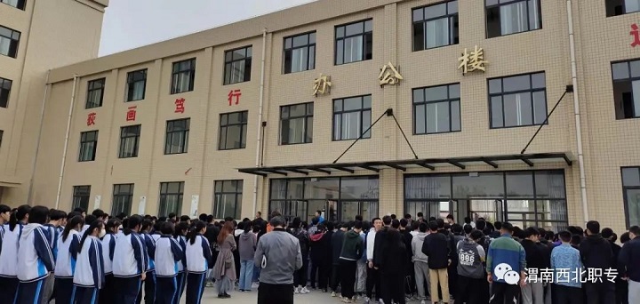 營造清潔衛(wèi)生校園，共建健康學(xué)習(xí)環(huán)境